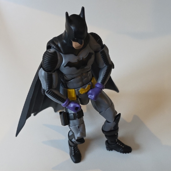 Batman Action Figure with Black Cape and Yellow Belt - Batman Zero Year 2015 - Picture 4 of 5